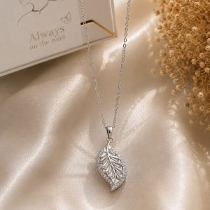 گردنبند زنانه استیل برگ نقره ای